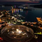 Arena & Seaview Luxurious Residence