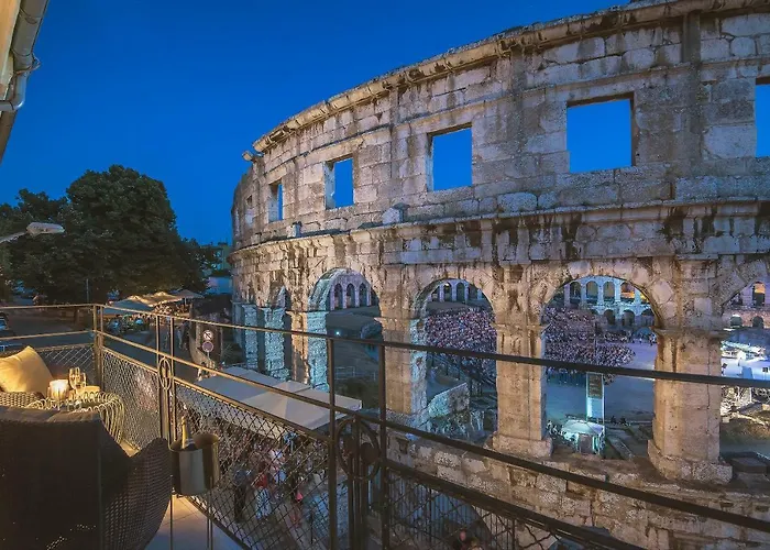 Arena & Seaview Luxurious Residence