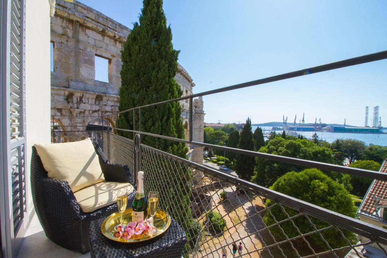 Arena & Seaview Luxurious Apartma
