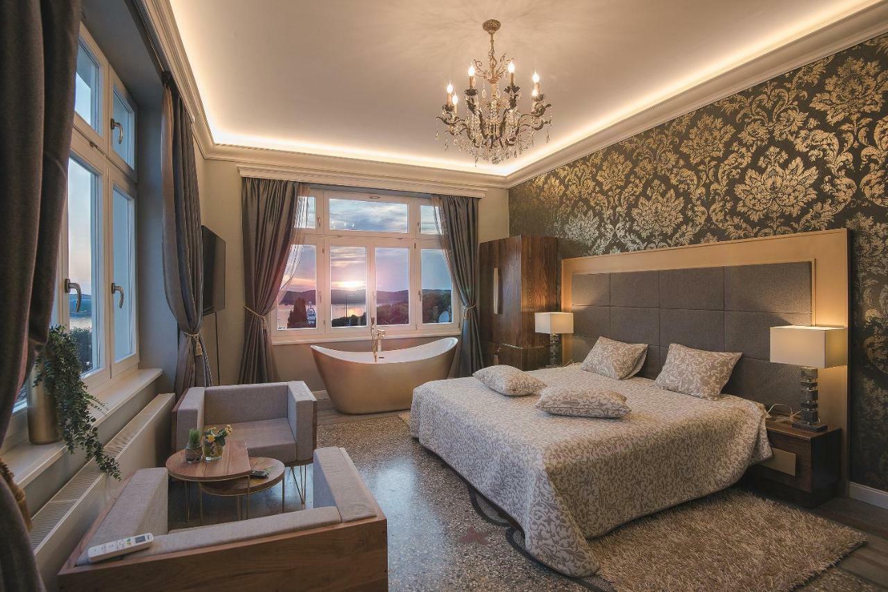 Arena & Seaview Luxurious *